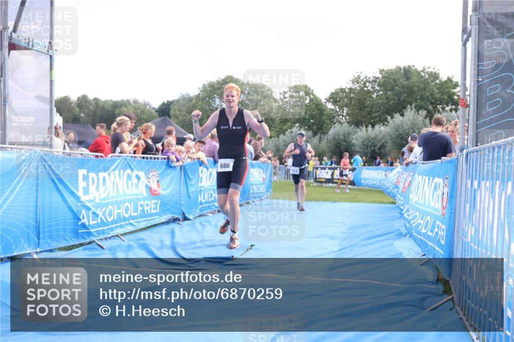 25.08.2024 - Elbe Triathlon Hamburg H.Heesch http://msf.ph/oto/6870259 25.08.2024 11:35:20 Ziel 352, 463, 686, 713 meine-sportfotos.de