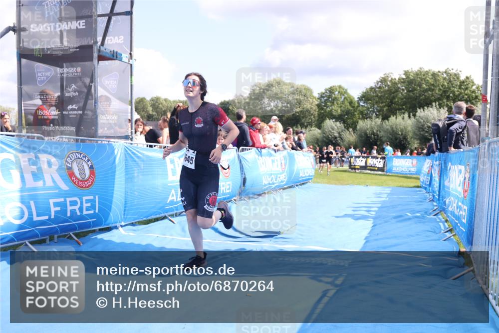 25.08.2024 - Elbe Triathlon Hamburg H.Heesch http://msf.ph/oto/6870264 25.08.2024 11:58:22 Ziel 512, 1645, 1658 meine-sportfotos.de