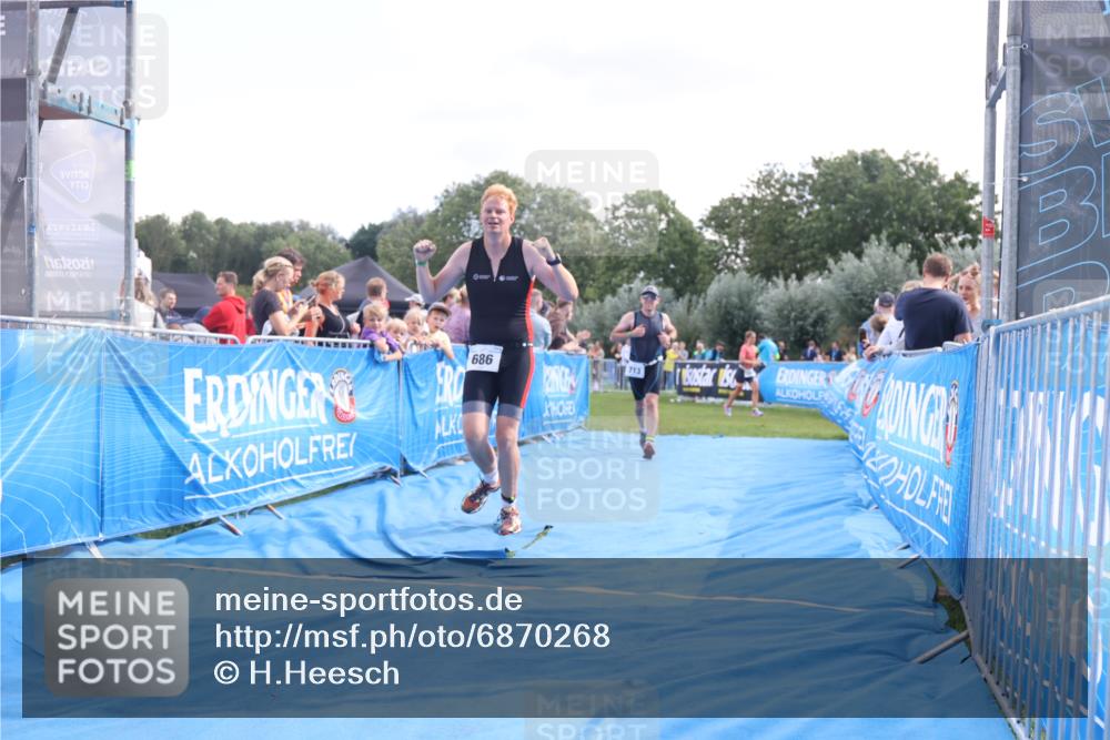 25.08.2024 - Elbe Triathlon Hamburg H.Heesch http://msf.ph/oto/6870268 25.08.2024 11:35:20 Ziel 352, 463, 686, 713 meine-sportfotos.de