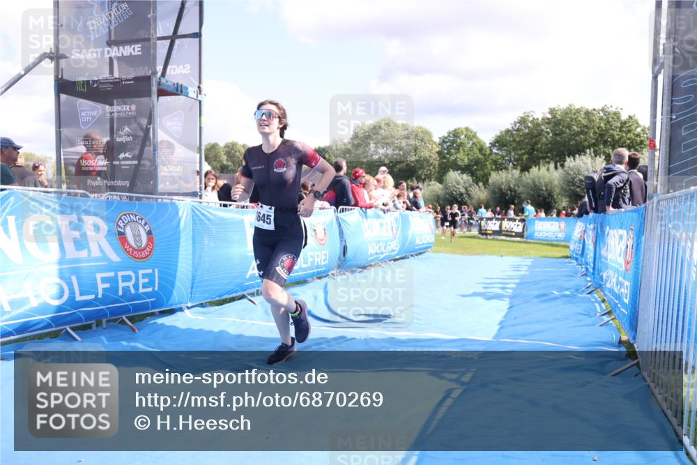 25.08.2024 - Elbe Triathlon Hamburg H.Heesch http://msf.ph/oto/6870269 25.08.2024 11:58:22 Ziel 512, 1645, 1658 meine-sportfotos.de