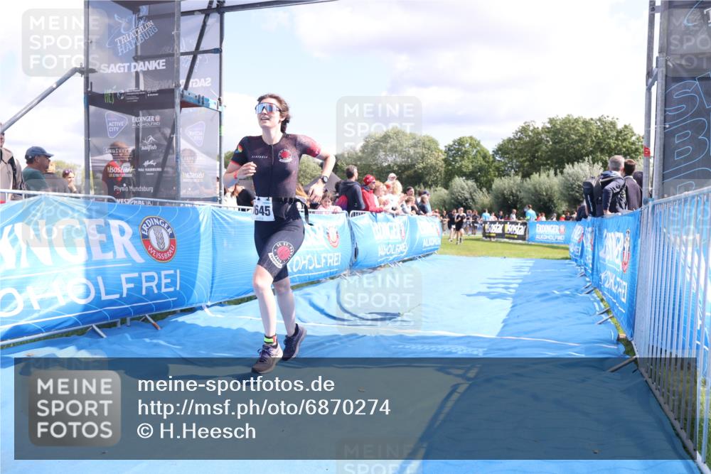 25.08.2024 - Elbe Triathlon Hamburg H.Heesch http://msf.ph/oto/6870274 25.08.2024 11:58:22 Ziel 512, 1645, 1658 meine-sportfotos.de