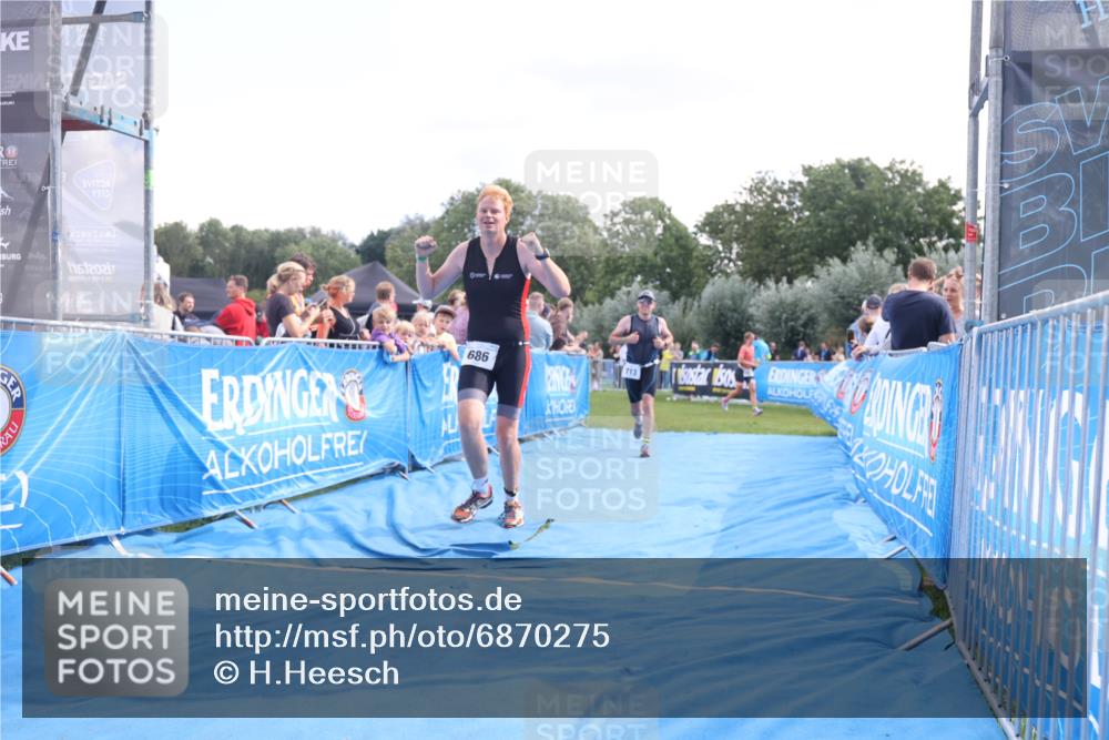 25.08.2024 - Elbe Triathlon Hamburg H.Heesch http://msf.ph/oto/6870275 25.08.2024 11:35:20 Ziel 352, 463, 686, 713 meine-sportfotos.de