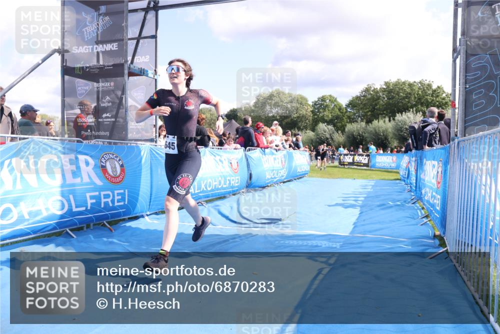25.08.2024 - Elbe Triathlon Hamburg H.Heesch http://msf.ph/oto/6870283 25.08.2024 11:58:22 Ziel 512, 1645, 1658 meine-sportfotos.de