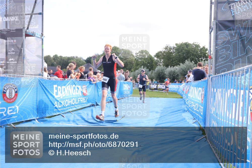25.08.2024 - Elbe Triathlon Hamburg H.Heesch http://msf.ph/oto/6870291 25.08.2024 11:35:20 Ziel 352, 463, 686, 713 meine-sportfotos.de