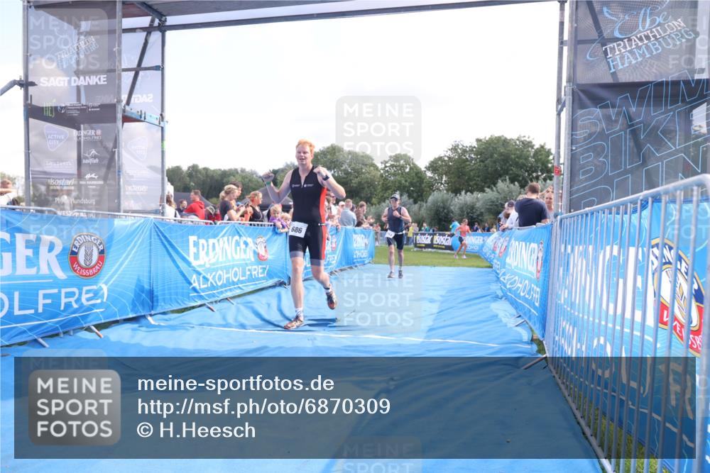 25.08.2024 - Elbe Triathlon Hamburg H.Heesch http://msf.ph/oto/6870309 25.08.2024 11:35:20 Ziel 352, 463, 686, 713 meine-sportfotos.de