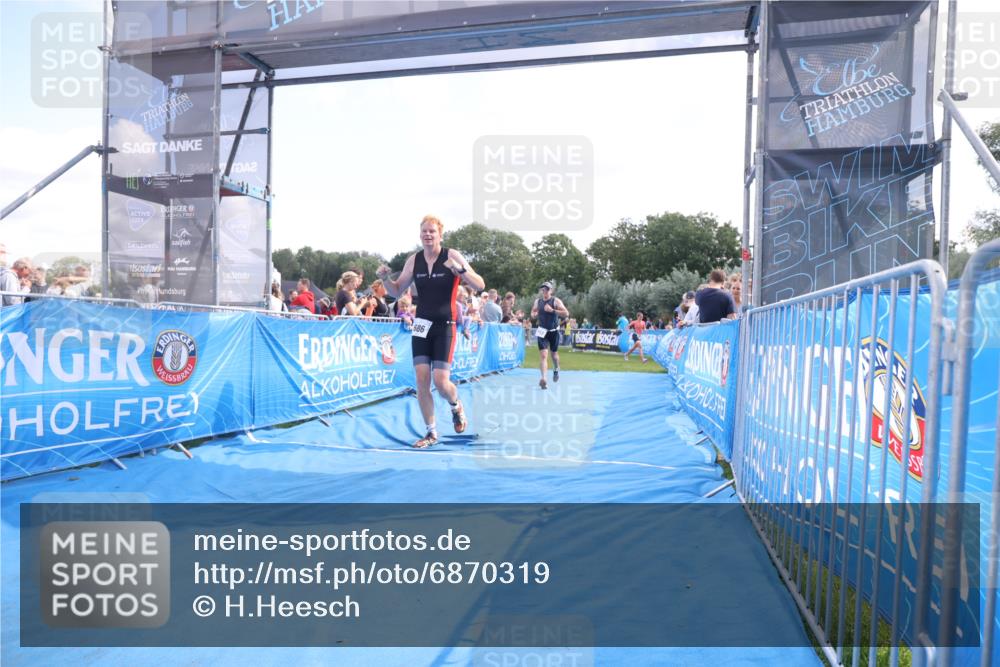 25.08.2024 - Elbe Triathlon Hamburg H.Heesch http://msf.ph/oto/6870319 25.08.2024 11:35:21 Ziel 352, 686, 713 meine-sportfotos.de