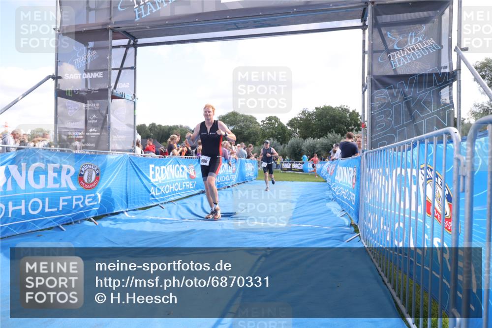 25.08.2024 - Elbe Triathlon Hamburg H.Heesch http://msf.ph/oto/6870331 25.08.2024 11:35:21 Ziel 352, 686, 713 meine-sportfotos.de