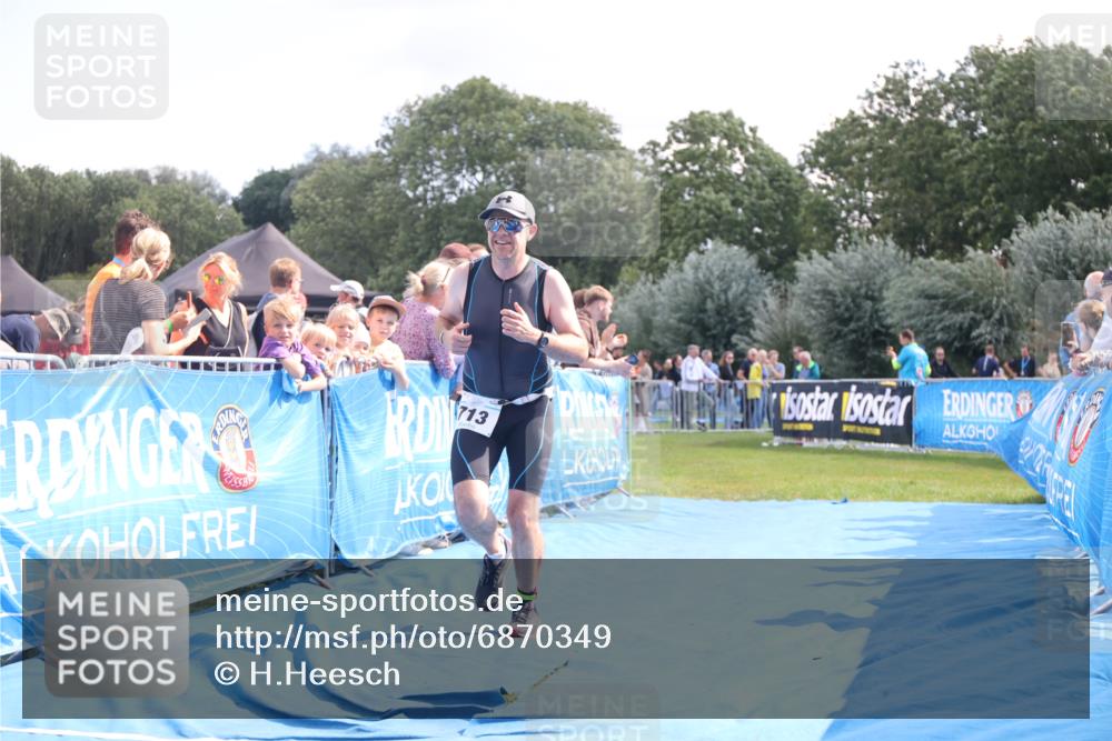 25.08.2024 - Elbe Triathlon Hamburg H.Heesch http://msf.ph/oto/6870349 25.08.2024 11:35:22 Ziel 352, 686, 713 meine-sportfotos.de
