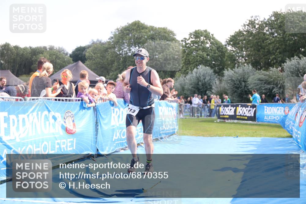 25.08.2024 - Elbe Triathlon Hamburg H.Heesch http://msf.ph/oto/6870355 25.08.2024 11:35:22 Ziel 352, 686, 713 meine-sportfotos.de