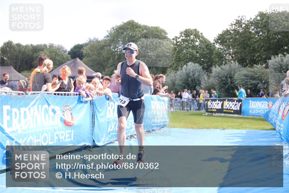 25.08.2024 - Elbe Triathlon Hamburg H.Heesch http://msf.ph/oto/6870362 25.08.2024 11:35:22 Ziel 352, 686, 713 meine-sportfotos.de