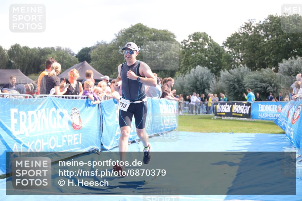 25.08.2024 - Elbe Triathlon Hamburg H.Heesch http://msf.ph/oto/6870379 25.08.2024 11:35:22 Ziel 352, 686, 713 meine-sportfotos.de