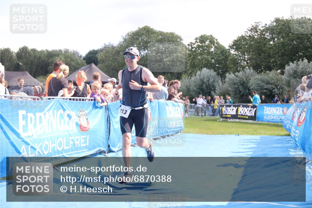 25.08.2024 - Elbe Triathlon Hamburg H.Heesch http://msf.ph/oto/6870388 25.08.2024 11:35:22 Ziel 352, 686, 713 meine-sportfotos.de