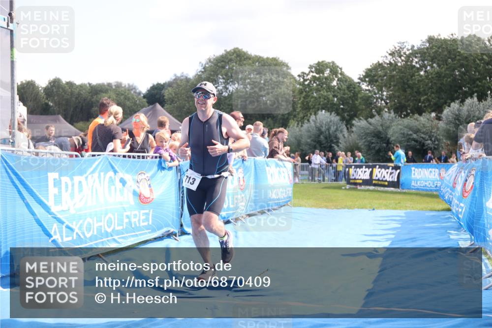 25.08.2024 - Elbe Triathlon Hamburg H.Heesch http://msf.ph/oto/6870409 25.08.2024 11:35:22 Ziel 352, 686, 713 meine-sportfotos.de