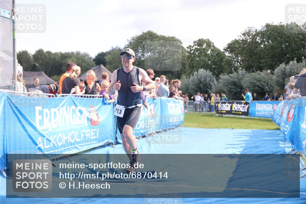 25.08.2024 - Elbe Triathlon Hamburg H.Heesch http://msf.ph/oto/6870414 25.08.2024 11:35:22 Ziel 352, 686, 713 meine-sportfotos.de