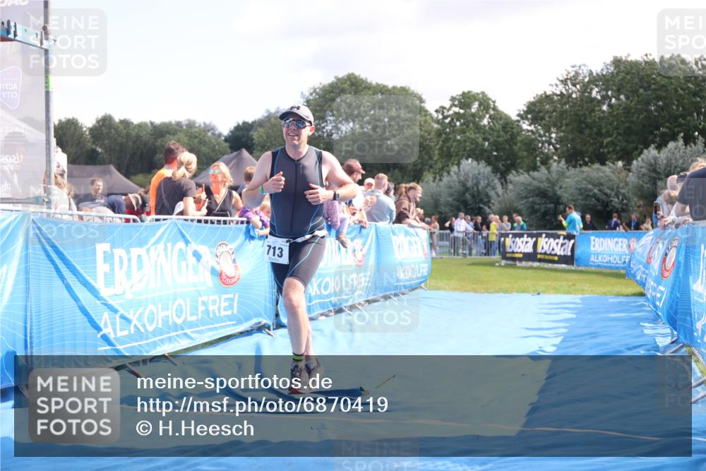 25.08.2024 - Elbe Triathlon Hamburg H.Heesch http://msf.ph/oto/6870419 25.08.2024 11:35:22 Ziel 352, 686, 713 meine-sportfotos.de
