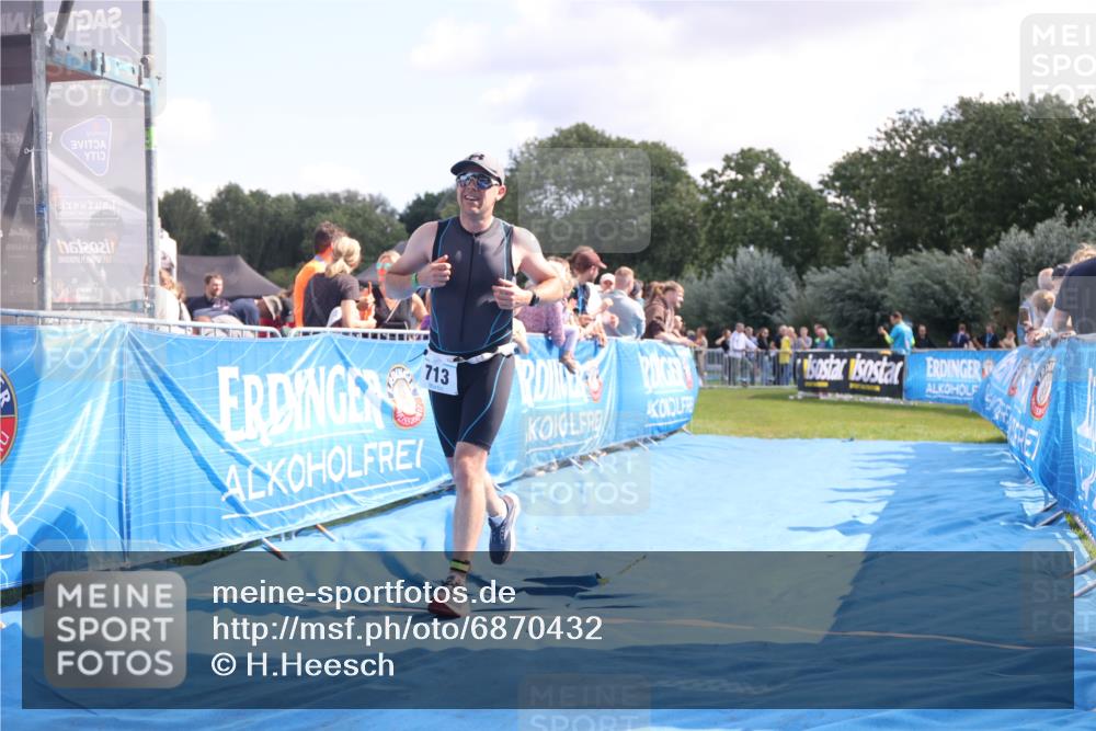 25.08.2024 - Elbe Triathlon Hamburg H.Heesch http://msf.ph/oto/6870432 25.08.2024 11:35:22 Ziel 352, 686, 713 meine-sportfotos.de