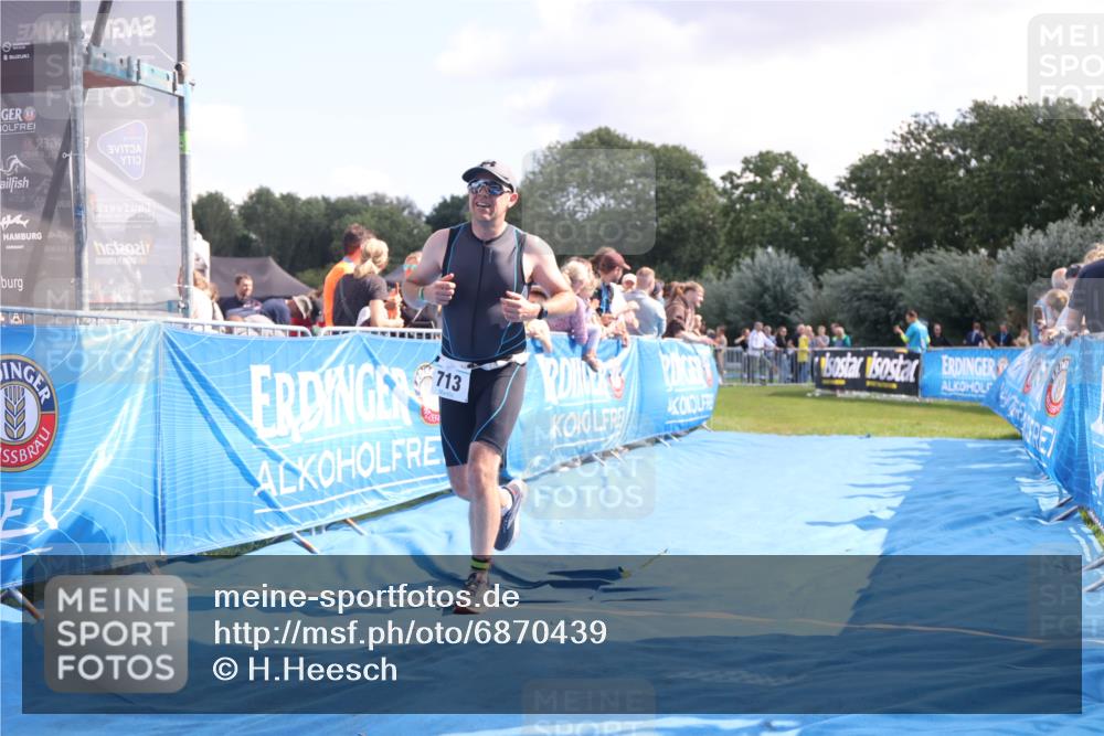 25.08.2024 - Elbe Triathlon Hamburg H.Heesch http://msf.ph/oto/6870439 25.08.2024 11:35:22 Ziel 352, 686, 713 meine-sportfotos.de