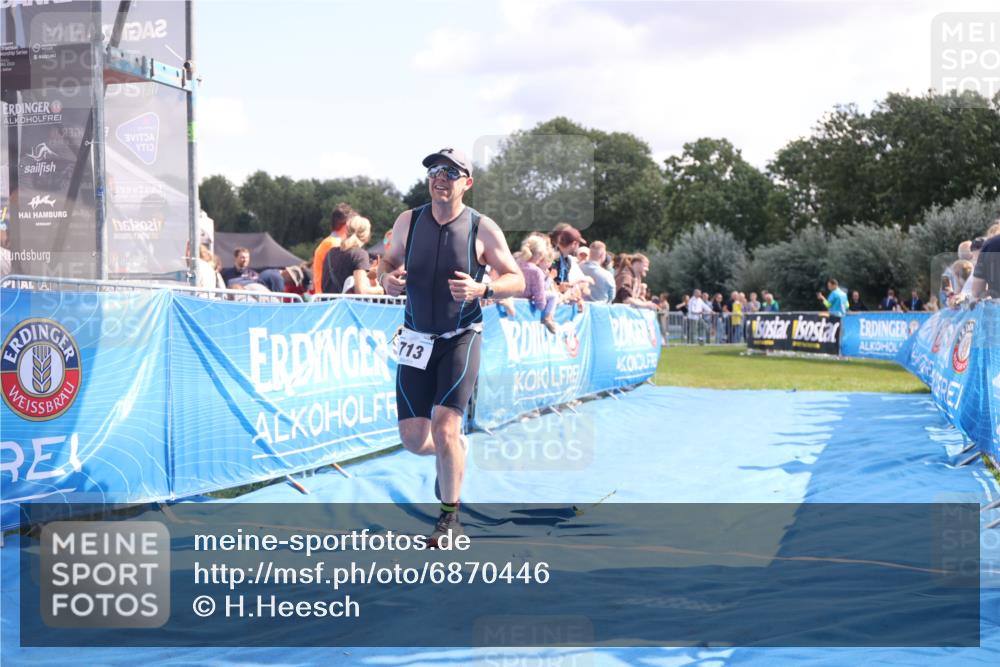 25.08.2024 - Elbe Triathlon Hamburg H.Heesch http://msf.ph/oto/6870446 25.08.2024 11:35:23 Ziel 352, 686, 713 meine-sportfotos.de