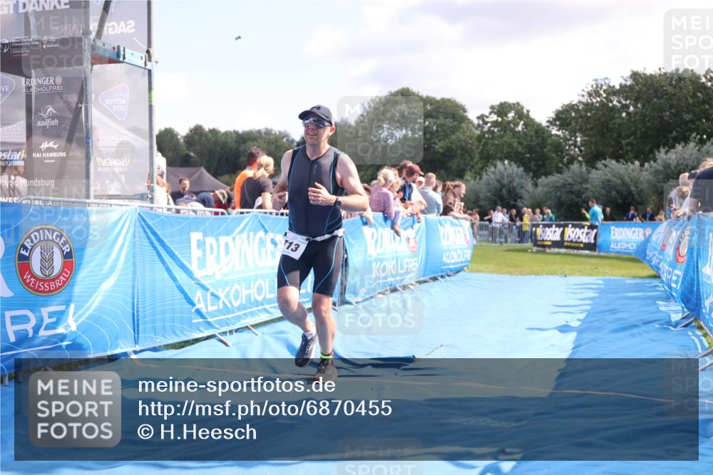 25.08.2024 - Elbe Triathlon Hamburg H.Heesch http://msf.ph/oto/6870455 25.08.2024 11:35:23 Ziel 352, 686, 713 meine-sportfotos.de