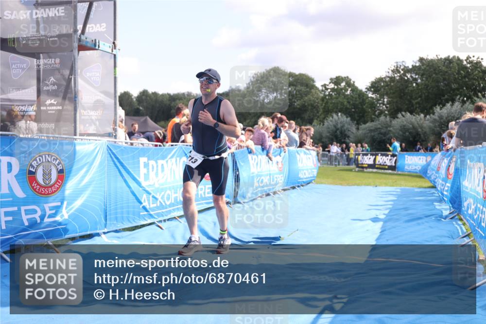 25.08.2024 - Elbe Triathlon Hamburg H.Heesch http://msf.ph/oto/6870461 25.08.2024 11:35:23 Ziel 352, 686, 713 meine-sportfotos.de
