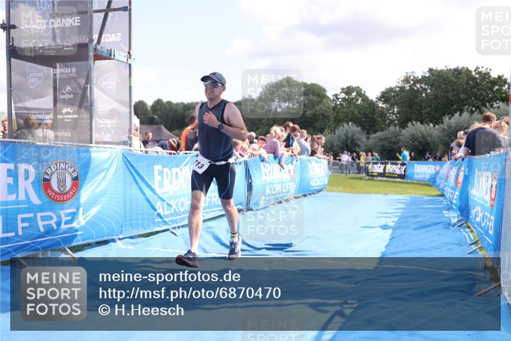 25.08.2024 - Elbe Triathlon Hamburg H.Heesch http://msf.ph/oto/6870470 25.08.2024 11:35:23 Ziel 352, 686, 713 meine-sportfotos.de