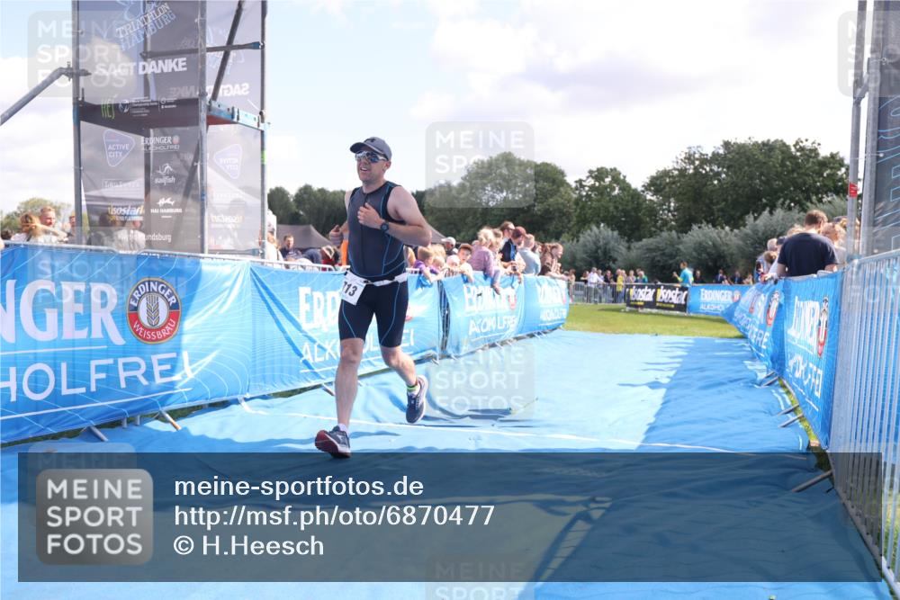 25.08.2024 - Elbe Triathlon Hamburg H.Heesch http://msf.ph/oto/6870477 25.08.2024 11:35:23 Ziel 352, 686, 713 meine-sportfotos.de