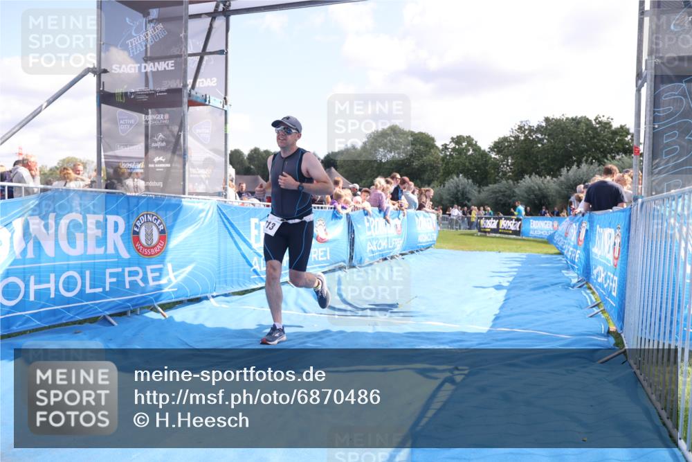 25.08.2024 - Elbe Triathlon Hamburg H.Heesch http://msf.ph/oto/6870486 25.08.2024 11:35:23 Ziel 352, 686, 713 meine-sportfotos.de