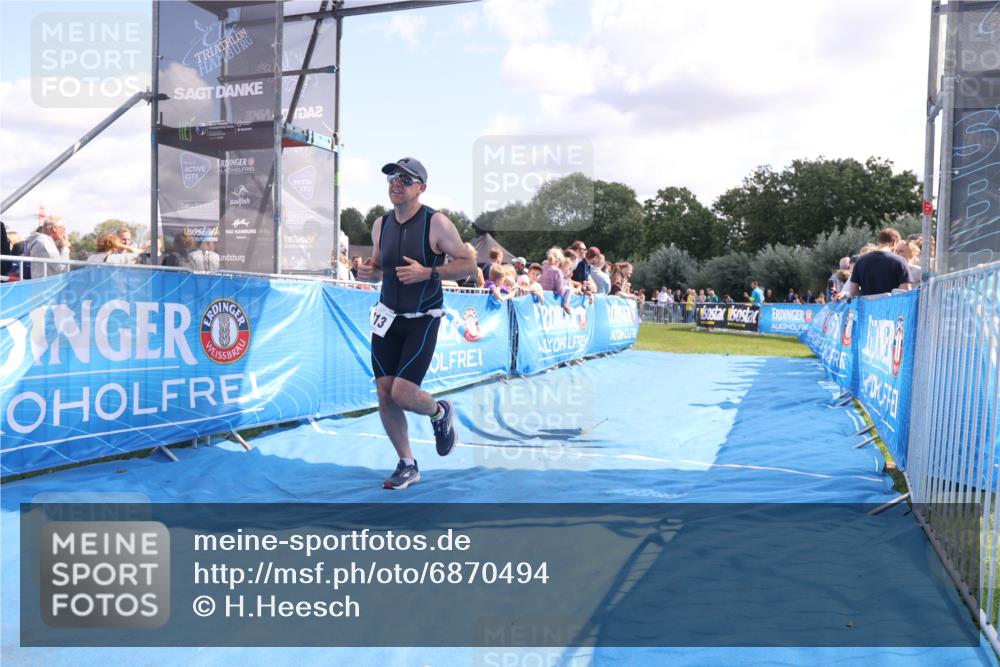 25.08.2024 - Elbe Triathlon Hamburg H.Heesch http://msf.ph/oto/6870494 25.08.2024 11:35:23 Ziel 352, 686, 713 meine-sportfotos.de