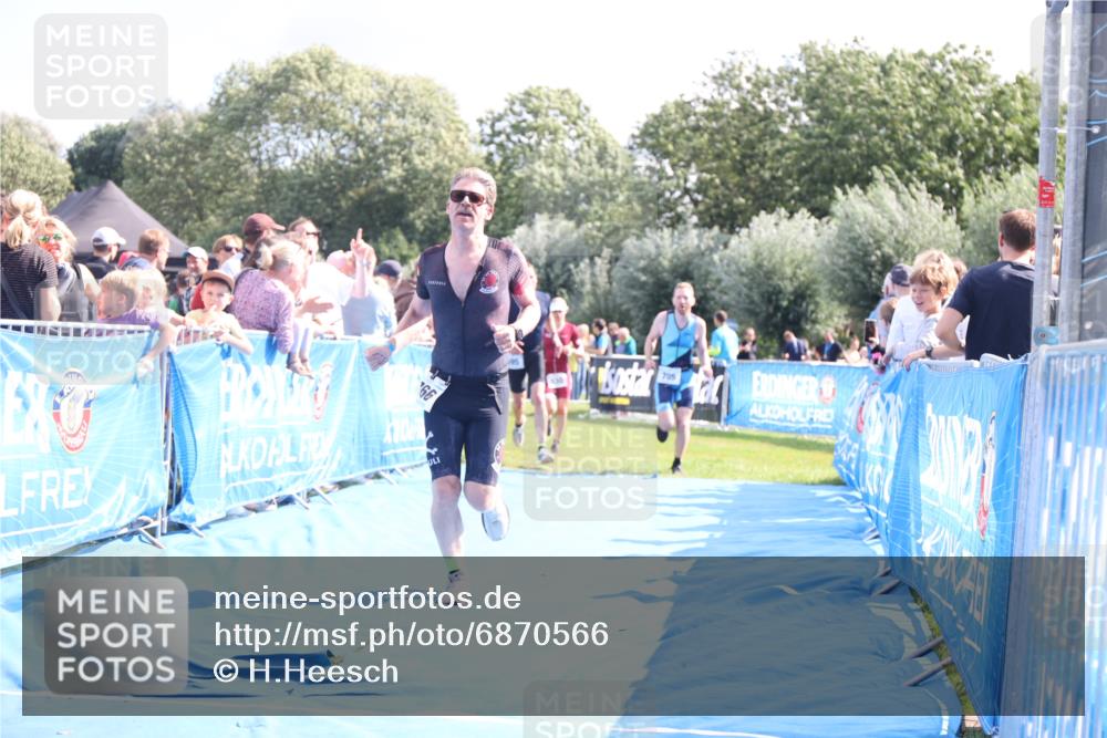 25.08.2024 - Elbe Triathlon Hamburg H.Heesch http://msf.ph/oto/6870566 25.08.2024 11:36:05 Ziel 530, 695, 705, 766 meine-sportfotos.de