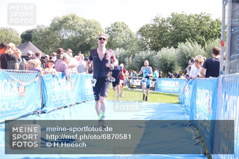 25.08.2024 - Elbe Triathlon Hamburg H.Heesch http://msf.ph/oto/6870581 25.08.2024 11:36:05 Ziel 530, 695, 705, 766 meine-sportfotos.de