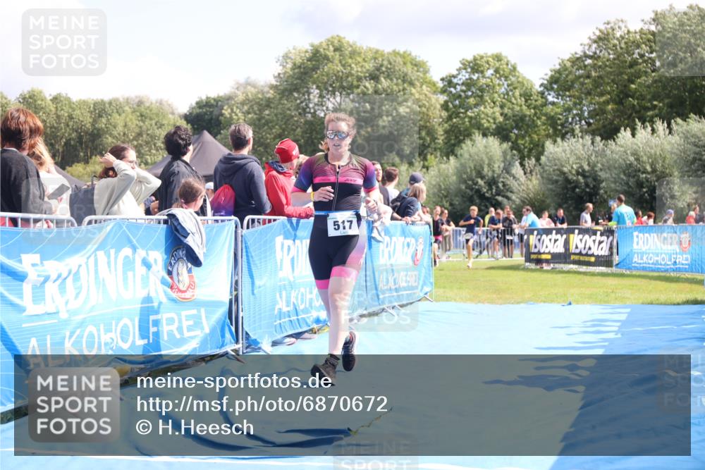 25.08.2024 - Elbe Triathlon Hamburg H.Heesch http://msf.ph/oto/6870672 25.08.2024 11:58:41 Ziel 517, 543, 1714 meine-sportfotos.de