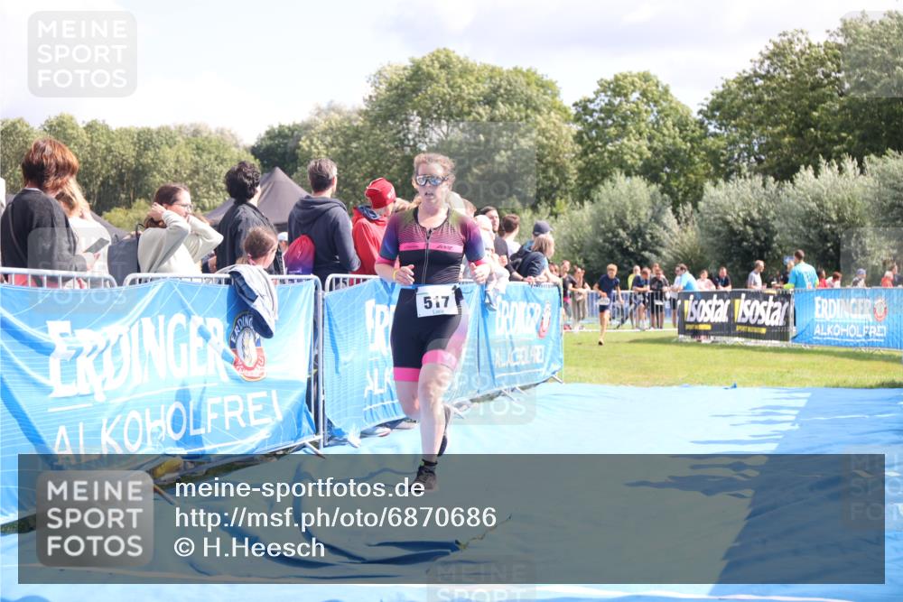 25.08.2024 - Elbe Triathlon Hamburg H.Heesch http://msf.ph/oto/6870686 25.08.2024 11:58:41 Ziel 517, 543, 1714 meine-sportfotos.de