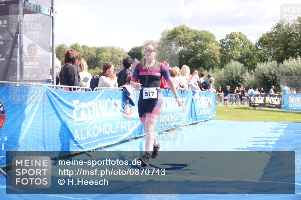 25.08.2024 - Elbe Triathlon Hamburg H.Heesch http://msf.ph/oto/6870743 25.08.2024 11:58:42 Ziel 517, 543, 1714 meine-sportfotos.de