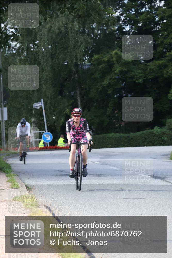 25.08.2024 - Elbe Triathlon Hamburg Fuchs,  Jonas http://msf.ph/oto/6870762 25.08.2024 11:11:03 Radfahren 1514, 1501, 1544 meine-sportfotos.de
