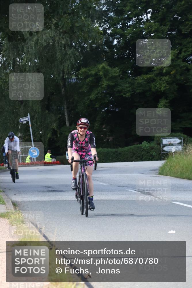 25.08.2024 - Elbe Triathlon Hamburg Fuchs,  Jonas http://msf.ph/oto/6870780 25.08.2024 11:11:04 Radfahren 1514, 1501, 1544 meine-sportfotos.de