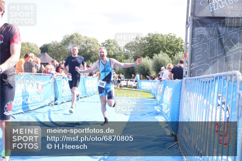 25.08.2024 - Elbe Triathlon Hamburg H.Heesch http://msf.ph/oto/6870805 25.08.2024 11:36:07 Ziel 530, 695, 705, 766 meine-sportfotos.de