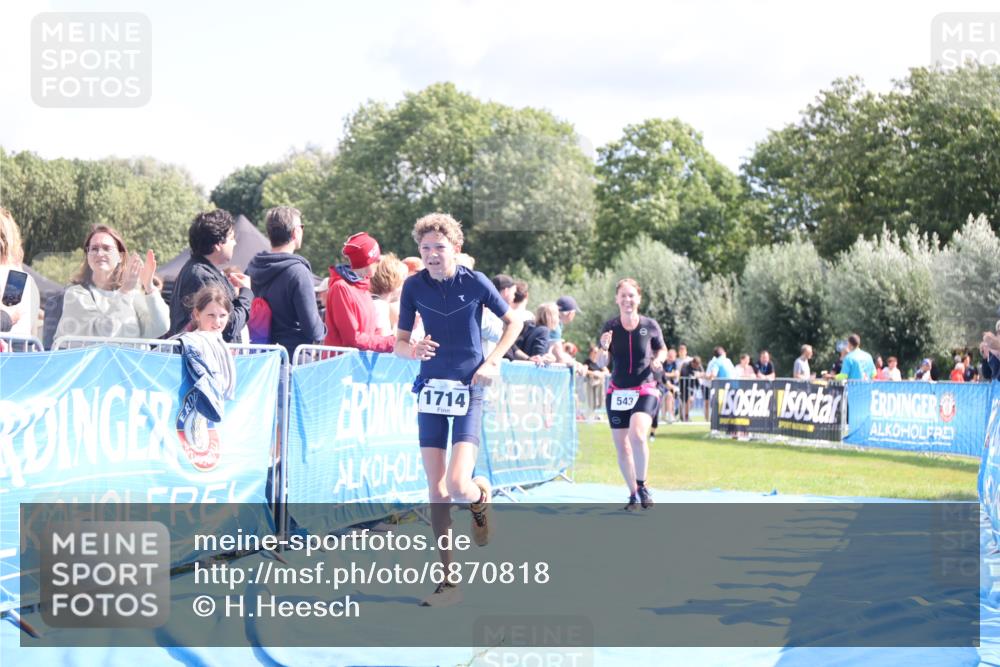 25.08.2024 - Elbe Triathlon Hamburg H.Heesch http://msf.ph/oto/6870818 25.08.2024 11:58:46 Ziel 517, 543, 1714 meine-sportfotos.de