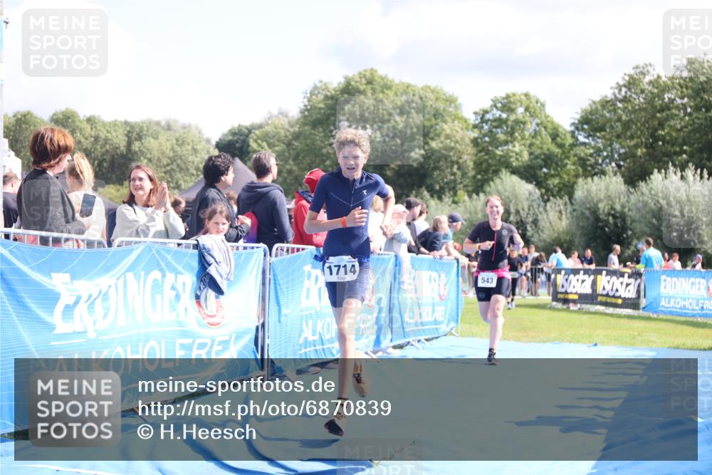 25.08.2024 - Elbe Triathlon Hamburg H.Heesch http://msf.ph/oto/6870839 25.08.2024 11:58:47 Ziel 517, 543, 1591, 1714 meine-sportfotos.de