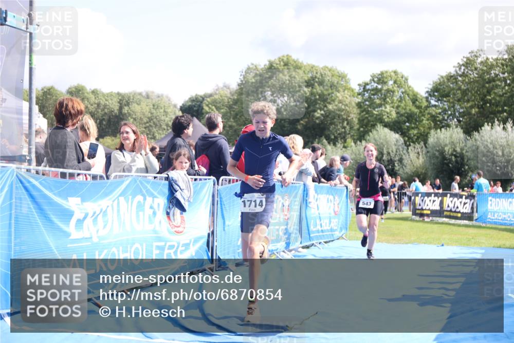 25.08.2024 - Elbe Triathlon Hamburg H.Heesch http://msf.ph/oto/6870854 25.08.2024 11:58:47 Ziel 517, 543, 1591, 1714 meine-sportfotos.de