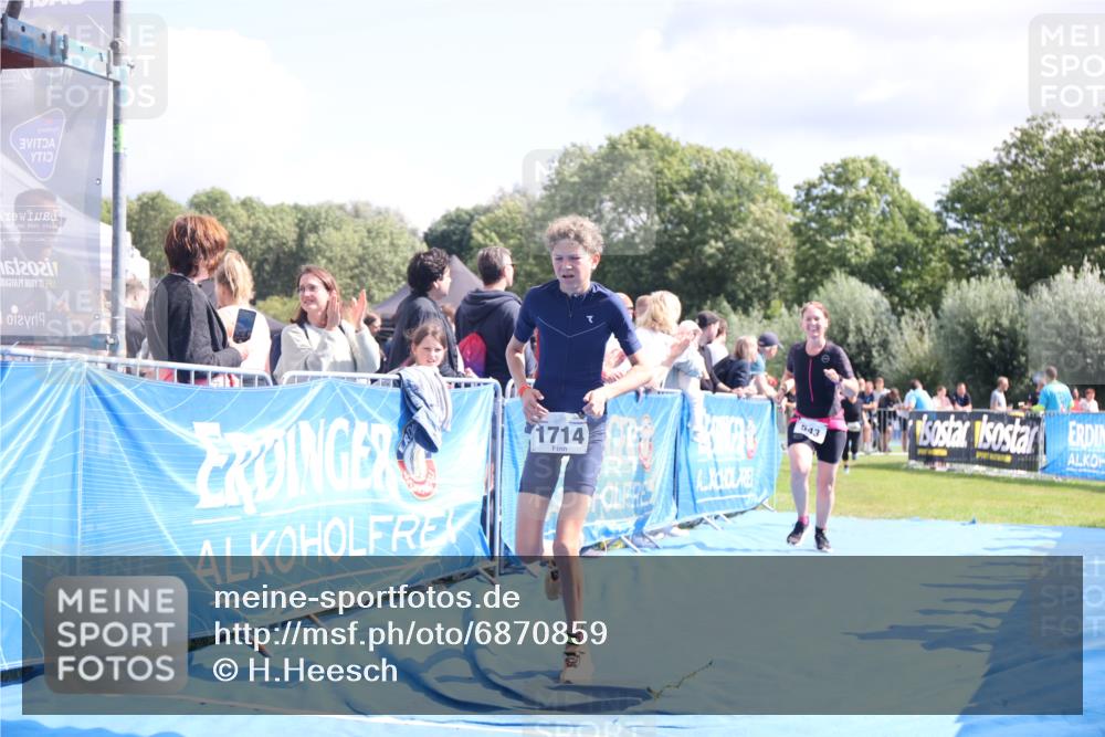 25.08.2024 - Elbe Triathlon Hamburg H.Heesch http://msf.ph/oto/6870859 25.08.2024 11:58:47 Ziel 517, 543, 1591, 1714 meine-sportfotos.de