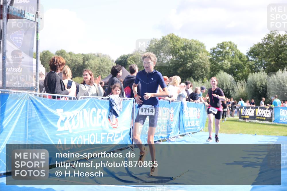 25.08.2024 - Elbe Triathlon Hamburg H.Heesch http://msf.ph/oto/6870865 25.08.2024 11:58:47 Ziel 517, 543, 1591, 1714 meine-sportfotos.de