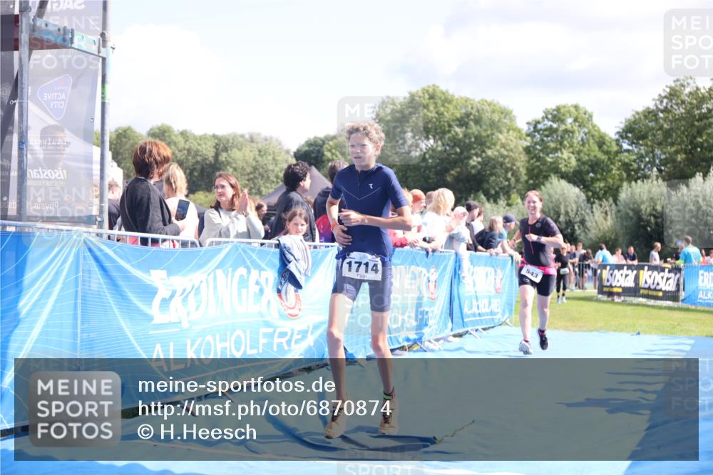 25.08.2024 - Elbe Triathlon Hamburg H.Heesch http://msf.ph/oto/6870874 25.08.2024 11:58:47 Ziel 517, 543, 1591, 1714 meine-sportfotos.de
