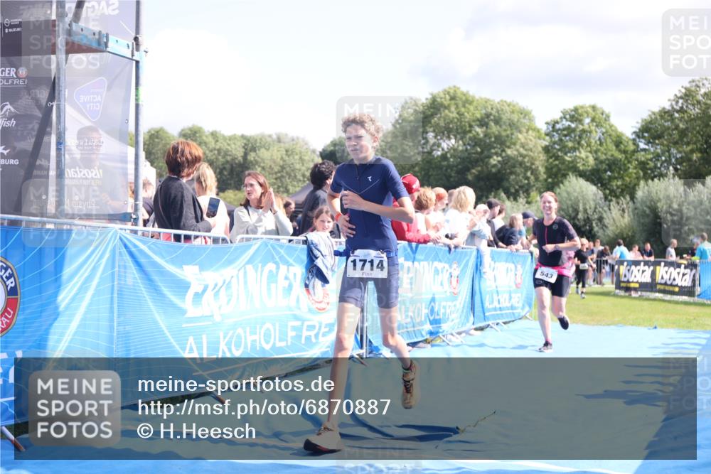 25.08.2024 - Elbe Triathlon Hamburg H.Heesch http://msf.ph/oto/6870887 25.08.2024 11:58:47 Ziel 517, 543, 1591, 1714 meine-sportfotos.de