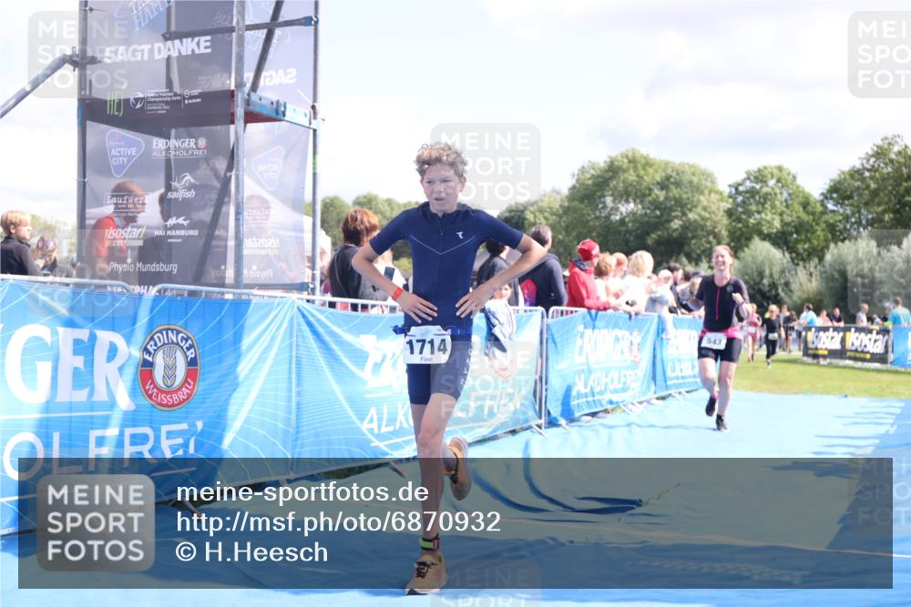 25.08.2024 - Elbe Triathlon Hamburg H.Heesch http://msf.ph/oto/6870932 25.08.2024 11:58:47 Ziel 517, 543, 1591, 1714 meine-sportfotos.de
