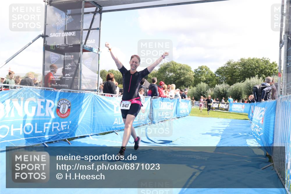 25.08.2024 - Elbe Triathlon Hamburg H.Heesch http://msf.ph/oto/6871023 25.08.2024 11:58:49 Ziel 517, 543, 1501, 1591, 1714 meine-sportfotos.de