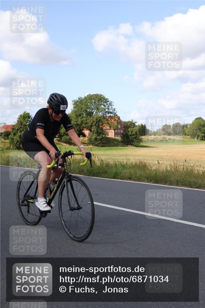25.08.2024 - Elbe Triathlon Hamburg Fuchs,  Jonas http://msf.ph/oto/6871034 25.08.2024 11:12:01 Radfahren 1553 meine-sportfotos.de