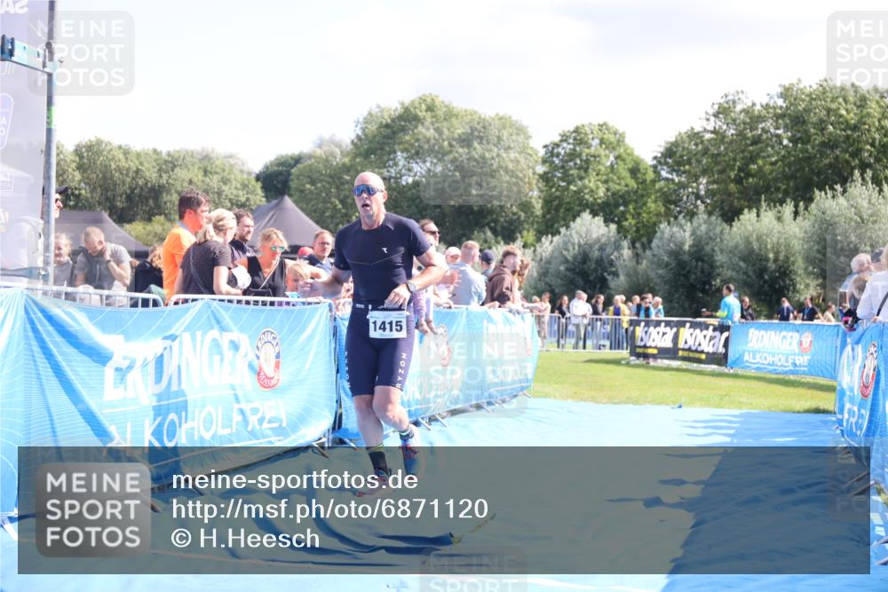 25.08.2024 - Elbe Triathlon Hamburg H.Heesch http://msf.ph/oto/6871120 25.08.2024 11:36:16 Ziel 530, 1415 meine-sportfotos.de