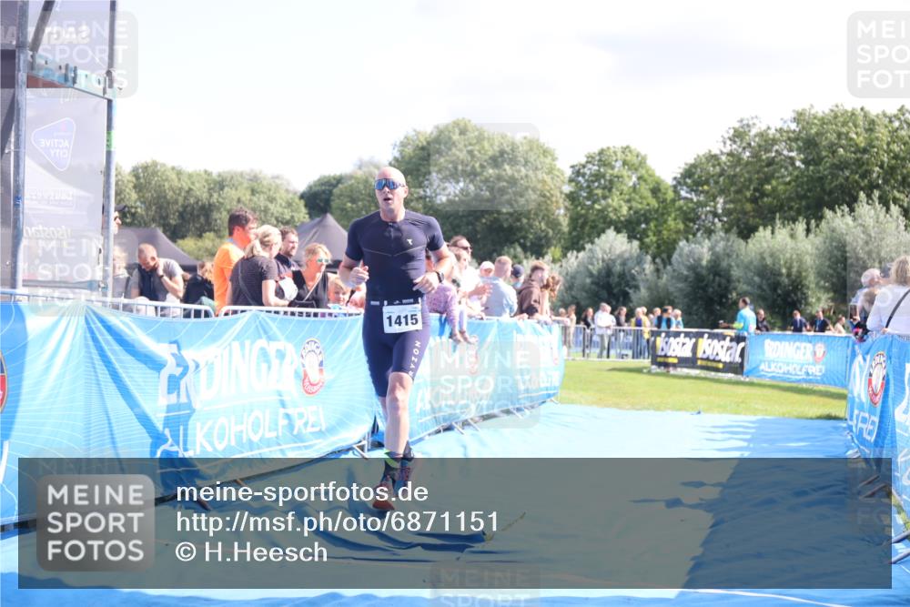 25.08.2024 - Elbe Triathlon Hamburg H.Heesch http://msf.ph/oto/6871151 25.08.2024 11:36:17 Ziel 530, 1415 meine-sportfotos.de