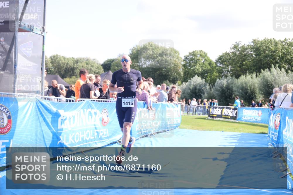 25.08.2024 - Elbe Triathlon Hamburg H.Heesch http://msf.ph/oto/6871160 25.08.2024 11:36:17 Ziel 530, 1415 meine-sportfotos.de