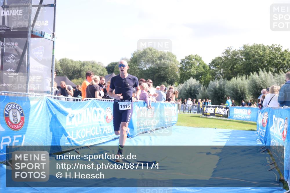 25.08.2024 - Elbe Triathlon Hamburg H.Heesch http://msf.ph/oto/6871174 25.08.2024 11:36:17 Ziel 530, 1415 meine-sportfotos.de